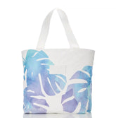 Monstera Day Tripper in Dawn