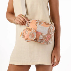 Pape'ete Cutie in Toffee on Sandstone