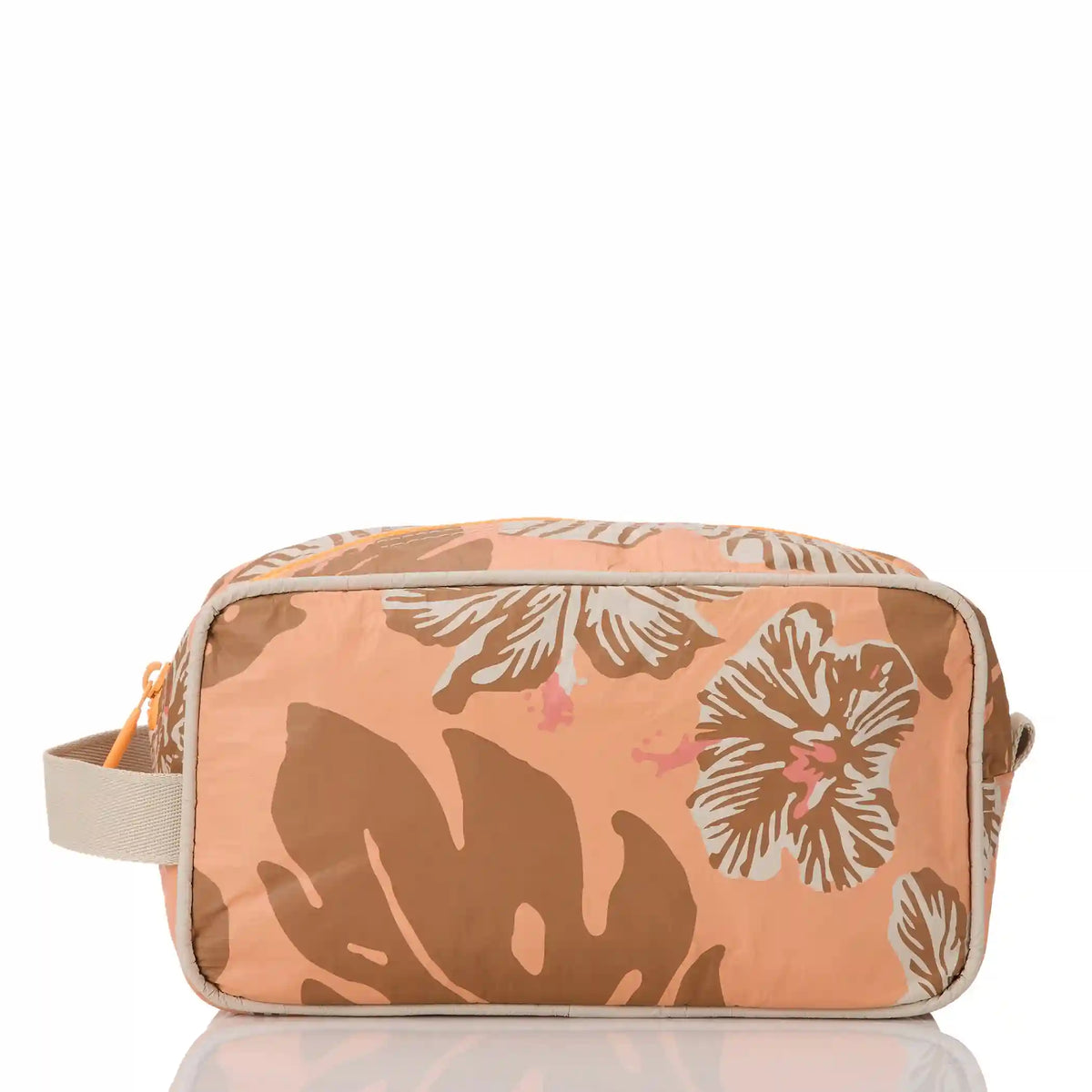 Pape'ete Dopp Kit in Toffee on Sandstone